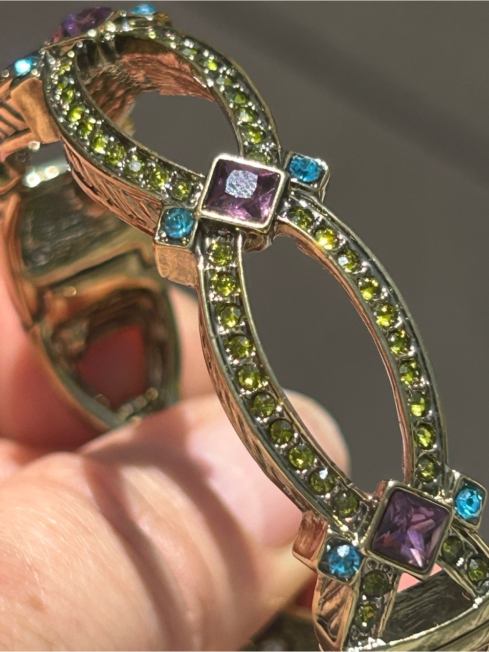 Beautiful Heidi Daus hinged crystal gold tone bracelet cuff